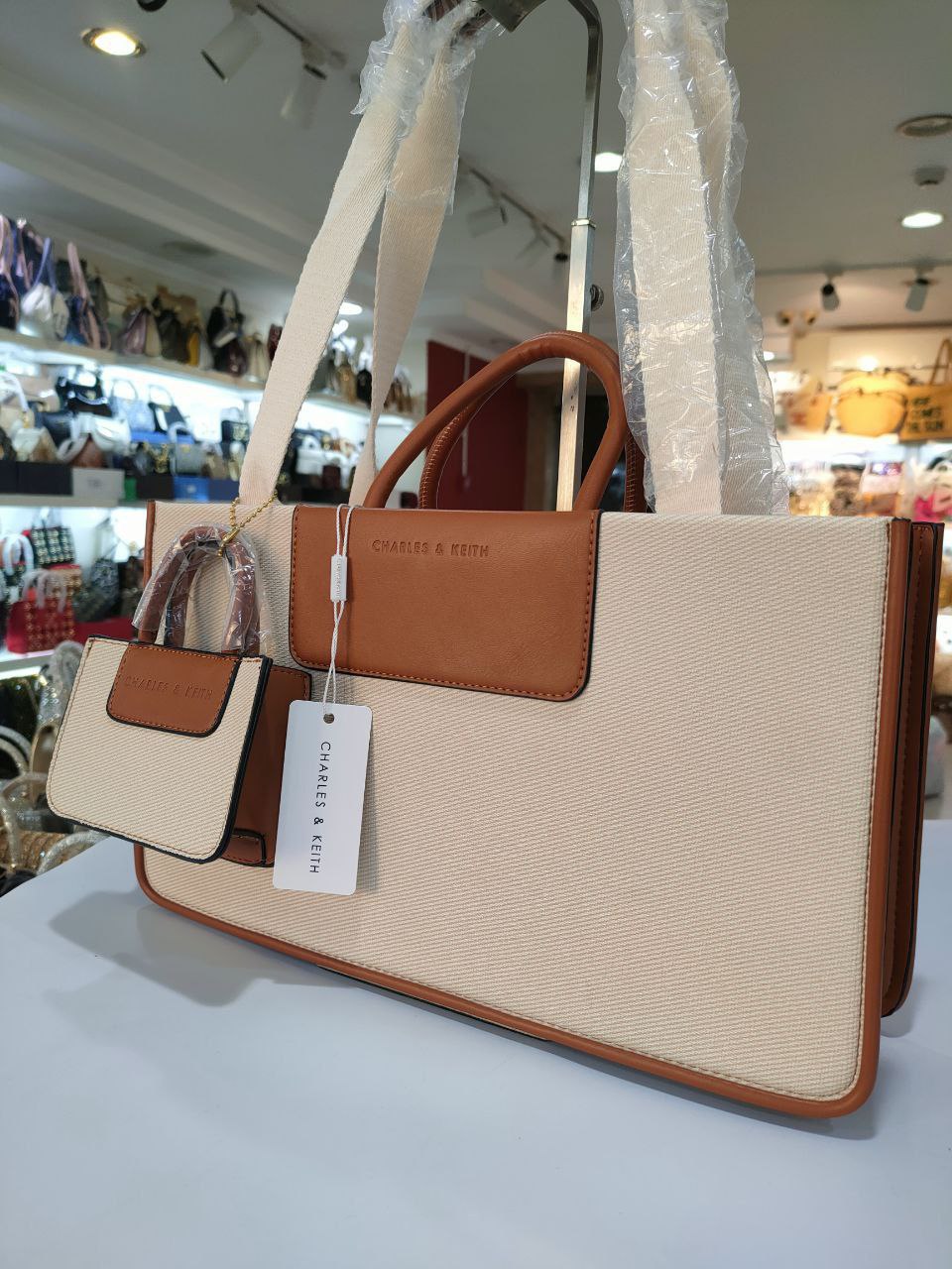 /public/uploads/photos/shares/Suzy bags/IMG_2717.jpeg